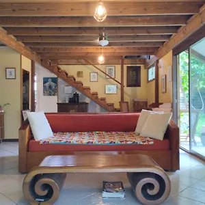 temae-beach-house.frenchpolynesia-hotels.com/